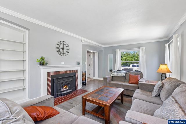 590 15th St NE, Salem, OR 97301