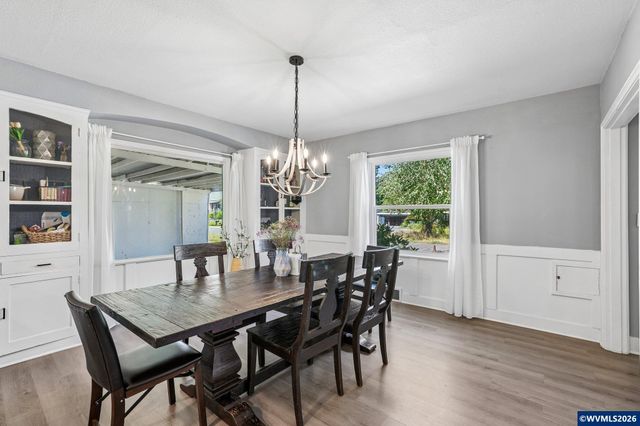 590 15th St NE, Salem, OR 97301