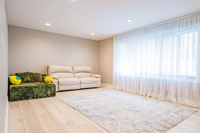 129 Millis Lane, Schaumburg, IL 60193