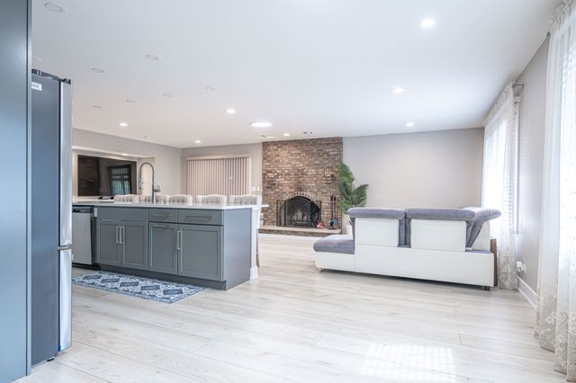 129 Millis Lane, Schaumburg, IL 60193