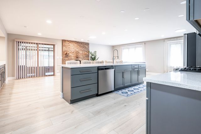 129 Millis Lane, Schaumburg, IL 60193
