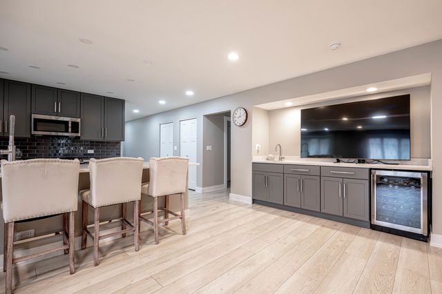 129 Millis Lane, Schaumburg, IL 60193