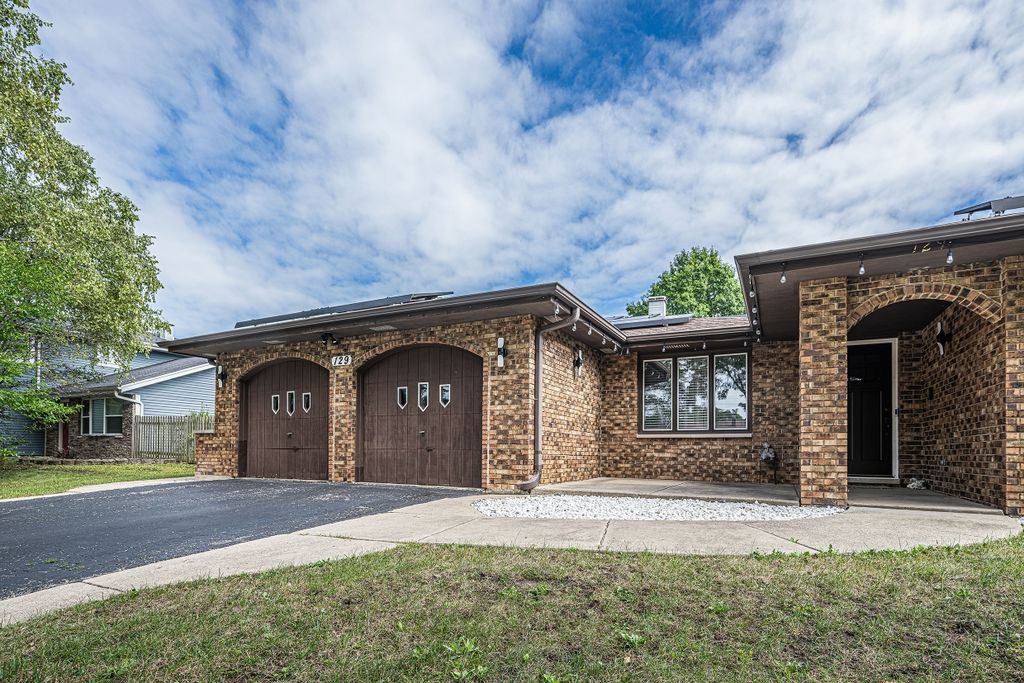 129 Millis Lane, Schaumburg, IL 60193