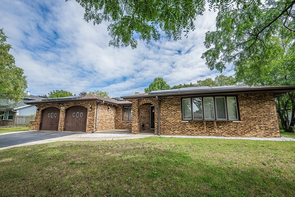 129 Millis Lane, Schaumburg, IL 60193 — photo 2