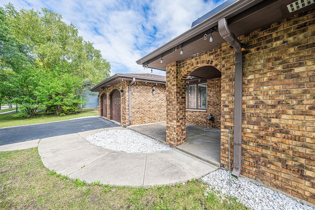 129 Millis Lane, Schaumburg, IL 60193 — photo 3