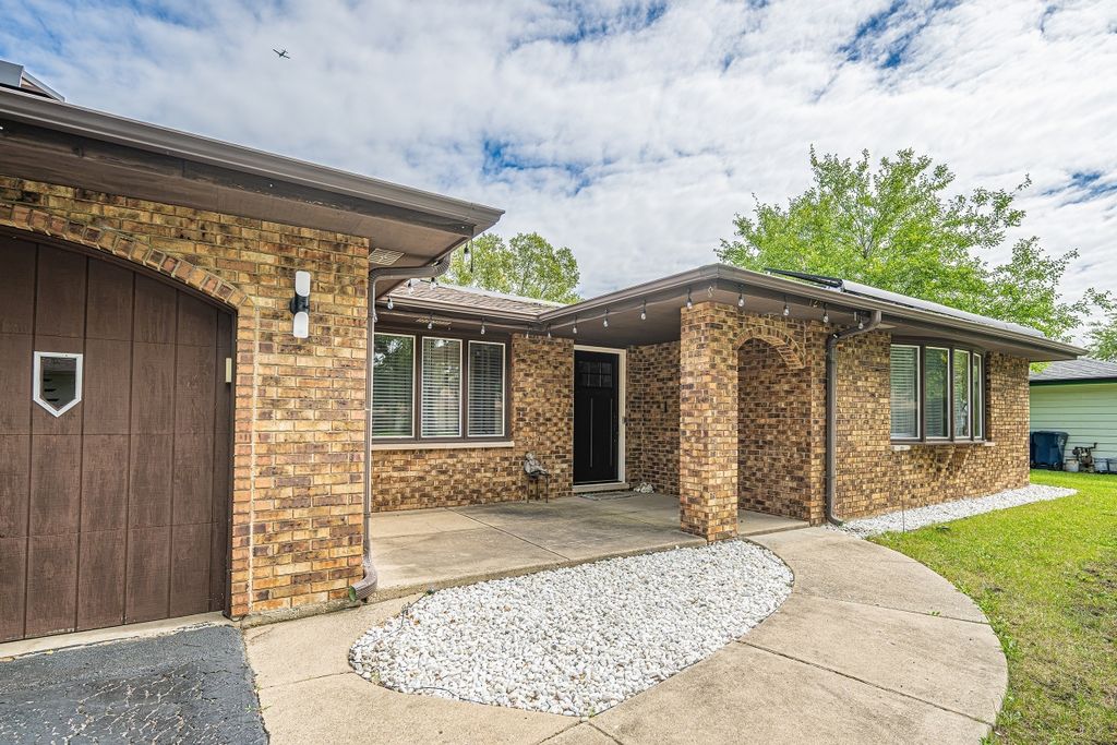 129 Millis Lane, Schaumburg, IL 60193 — photo 4
