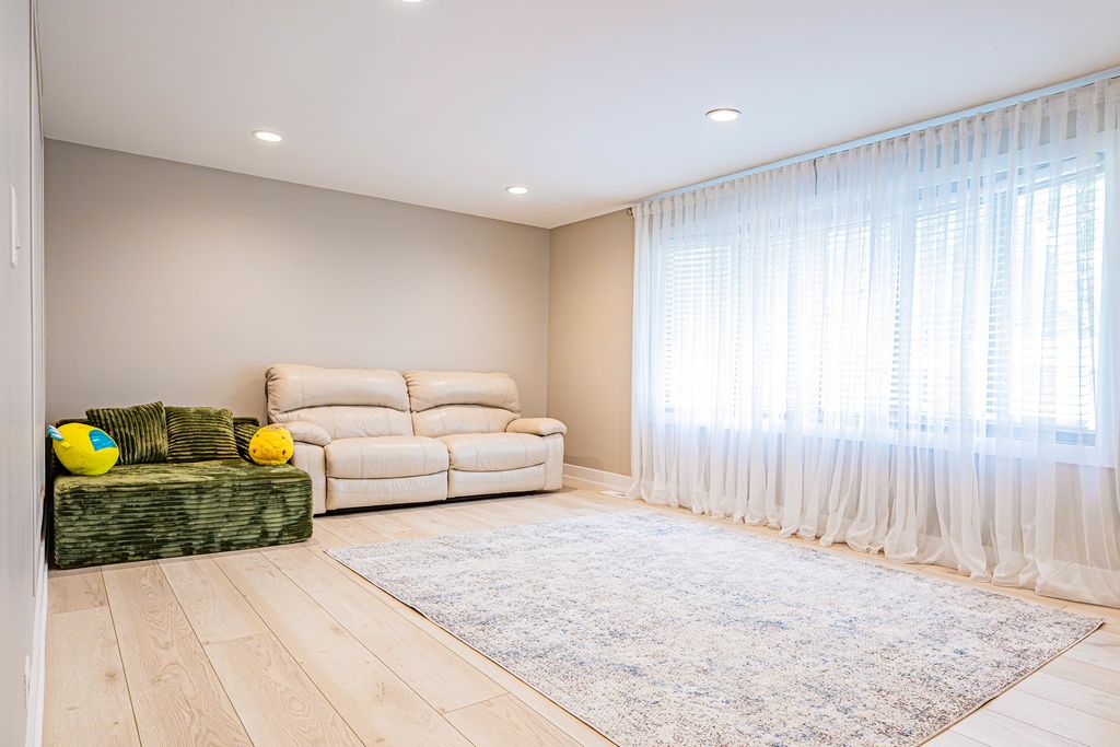 129 Millis Lane, Schaumburg, IL 60193 — photo 5