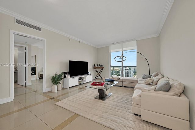 185 SW 7th St 4201, Miami, FL 33130