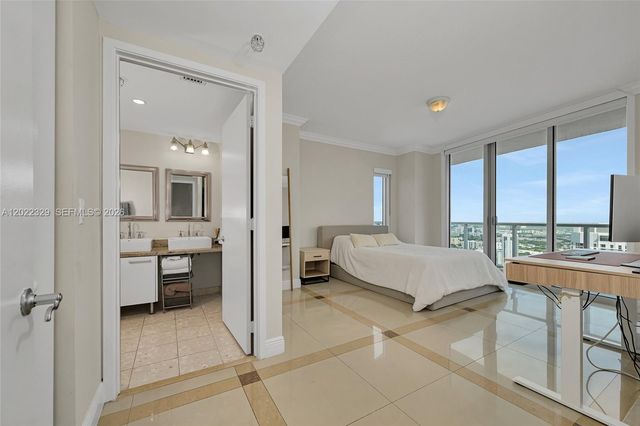 185 SW 7th St 4201, Miami, FL 33130