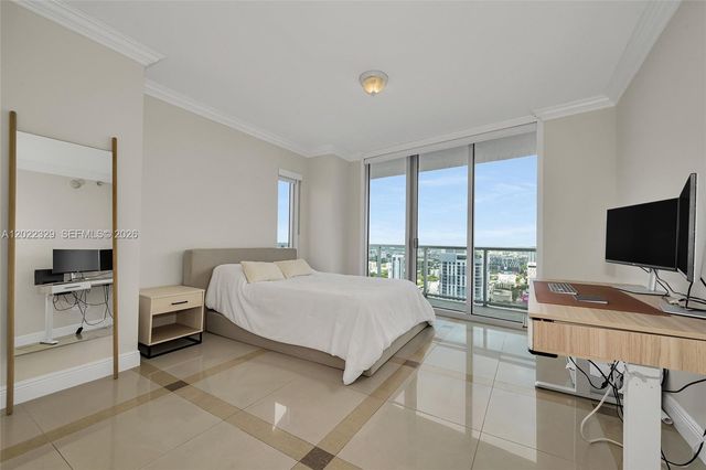 185 SW 7th St 4201, Miami, FL 33130