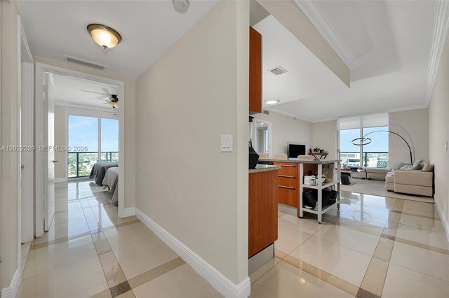 185 SW 7th St 4201, Miami, FL 33130