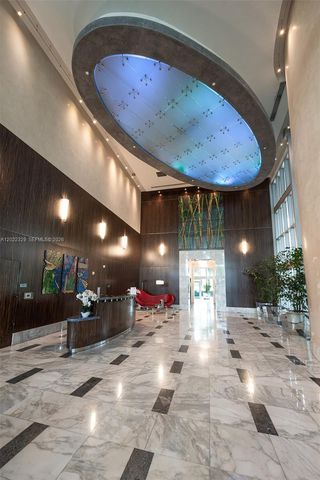 185 SW 7th St 4201, Miami, FL 33130
