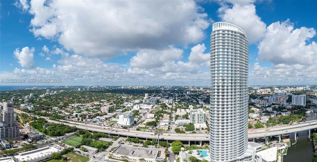 185 SW 7th St 4201, Miami, FL 33130