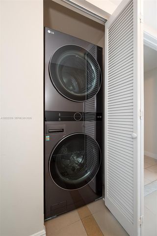 185 SW 7th St 4201, Miami, FL 33130