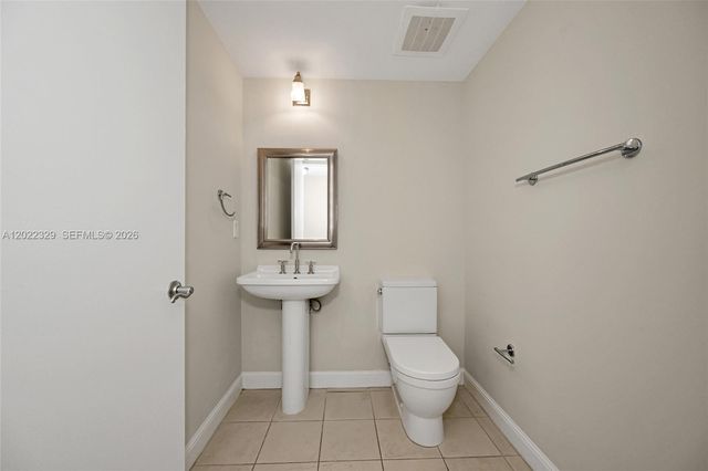 185 SW 7th St 4201, Miami, FL 33130