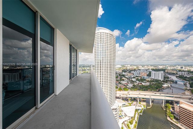185 SW 7th St 4201, Miami, FL 33130