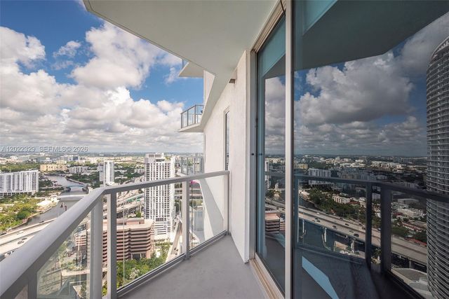 185 SW 7th St 4201, Miami, FL 33130