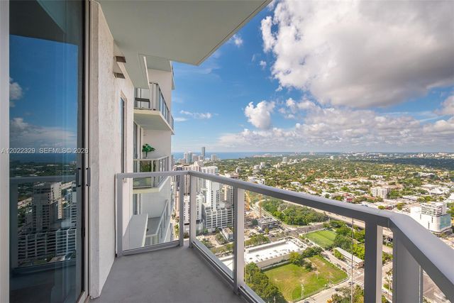 185 SW 7th St 4201, Miami, FL 33130