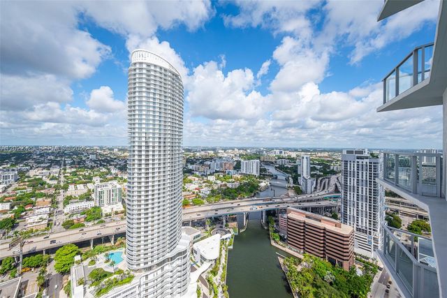 185 SW 7th St 4201, Miami, FL 33130