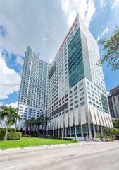 185 SW 7th St 4201, Miami, FL 33130