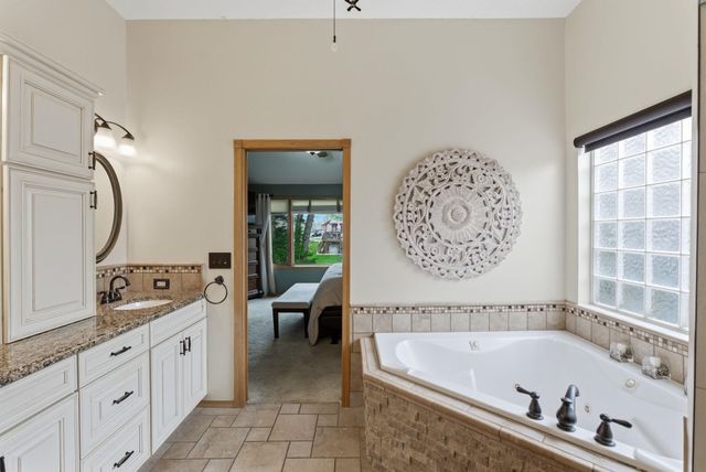 230 S Maple Dunes Ct, Wichita, KS 67235