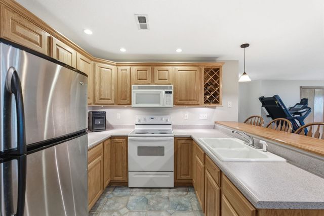 230 S Maple Dunes Ct, Wichita, KS 67235