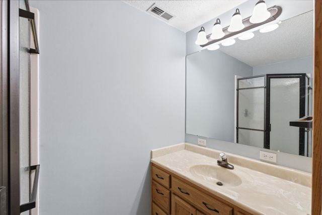 230 S Maple Dunes Ct, Wichita, KS 67235