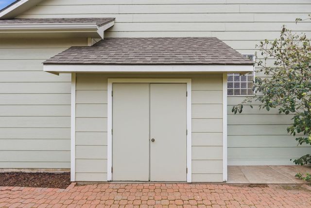 230 S Maple Dunes Ct, Wichita, KS 67235