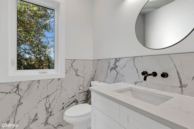 7214 S 78th Avenue, Bridgeview, IL 60455