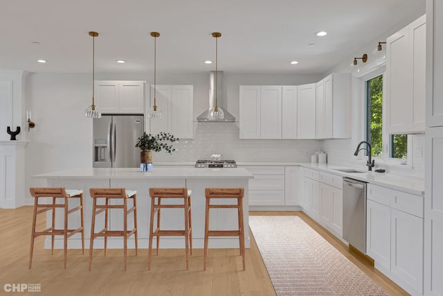 7214 S 78th Avenue, Bridgeview, IL 60455