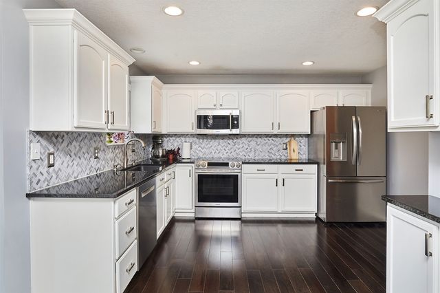 685 SE Woodcreek Drive, Waukee, IA 50263