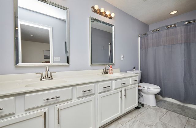685 SE Woodcreek Drive, Waukee, IA 50263