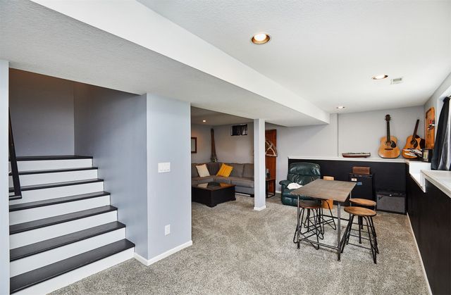 685 SE Woodcreek Drive, Waukee, IA 50263