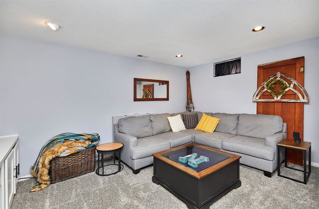 685 SE Woodcreek Drive, Waukee, IA 50263