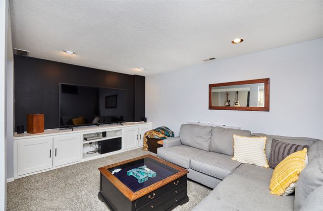 685 SE Woodcreek Drive, Waukee, IA 50263