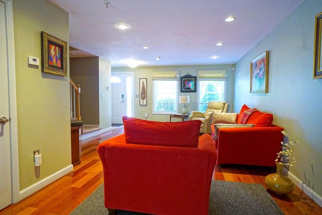 92 Overlook Circle, Hudson, NH 03051