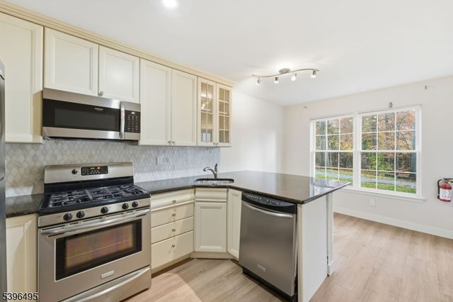 71 Washington Ct, Montville Twp., NJ 07082