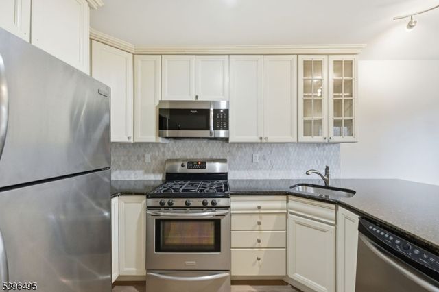 71 Washington Ct, Montville Twp., NJ 07082