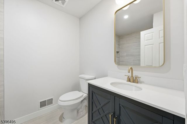 71 Washington Ct, Montville Twp., NJ 07082