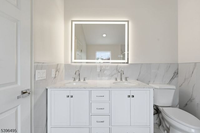 71 Washington Ct, Montville Twp., NJ 07082