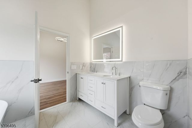 71 Washington Ct, Montville Twp., NJ 07082