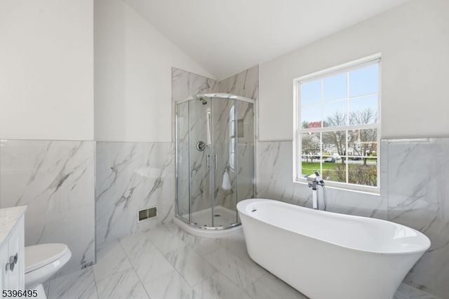 71 Washington Ct, Montville Twp., NJ 07082