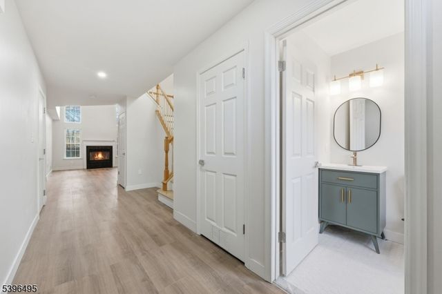 71 Washington Ct, Montville Twp., NJ 07082