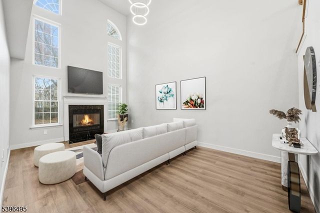 71 Washington Ct, Montville Twp., NJ 07082