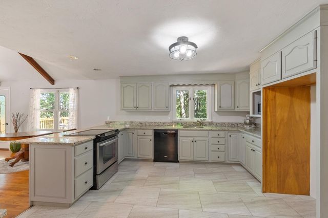 75 Elmwood Rd, Lunenburg, MA 01462