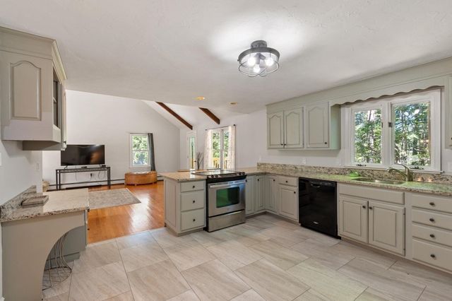75 Elmwood Rd, Lunenburg, MA 01462