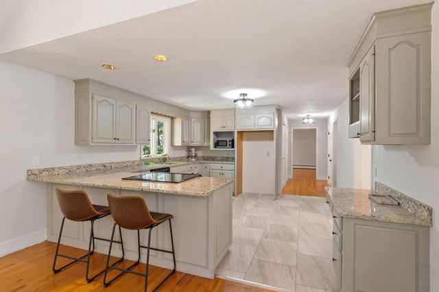 75 Elmwood Rd, Lunenburg, MA 01462