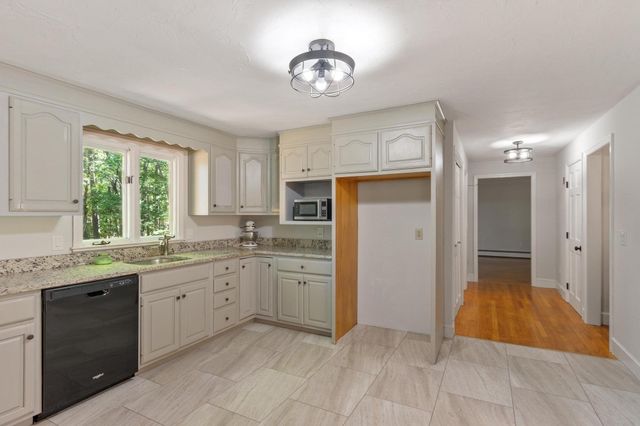 75 Elmwood Rd, Lunenburg, MA 01462