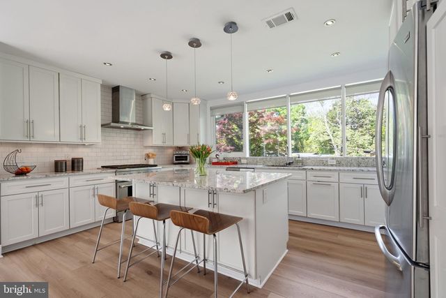 2103 MARTHAS RD, Alexandria, VA 22307