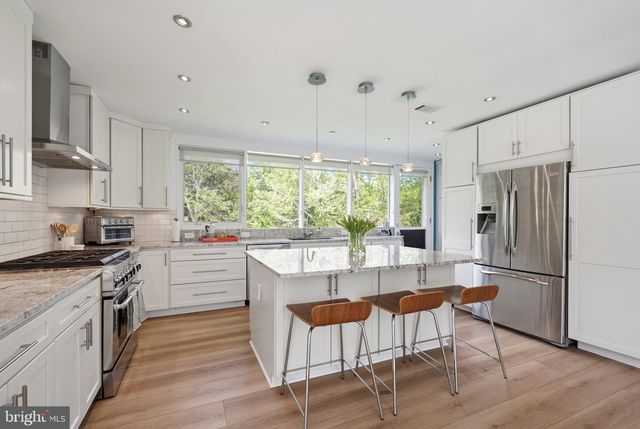 2103 MARTHAS RD, Alexandria, VA 22307